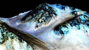La Nasa comunica: su Marte c'è acqua salata che lascia dei solchi sulla superficie