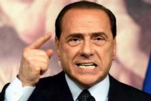Berlusconi si accorge che la politica ha tirato il calzino, ma promette di vincere da solo alle prossime elezioni. Intanto cala nei sondaggi