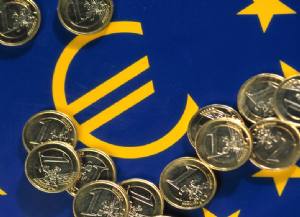 L'UE avverte l'Italia: Niente pressioni di bilancio ma gravi rischi da debito alto