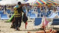 Operazione spiagge sicure: vietato dire vu' cumprà