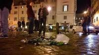 I barbari tifosi del Feyenoord devastano Piazza di Spagna;ma il sindaco li fa tremare ...dal ridere